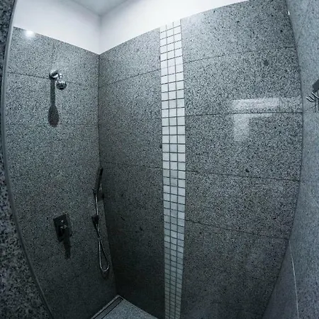 Pod Jedynka - Jednosci Narodowej 3/1 *