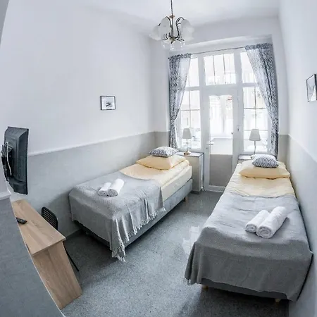 Pod Jedynka - Jednosci Narodowej 3/1 شكلارسكا بوريبا