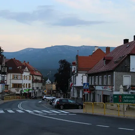 Pod Jedynka - Jednosci Narodowej 3/1 شكلارسكا بوريبا